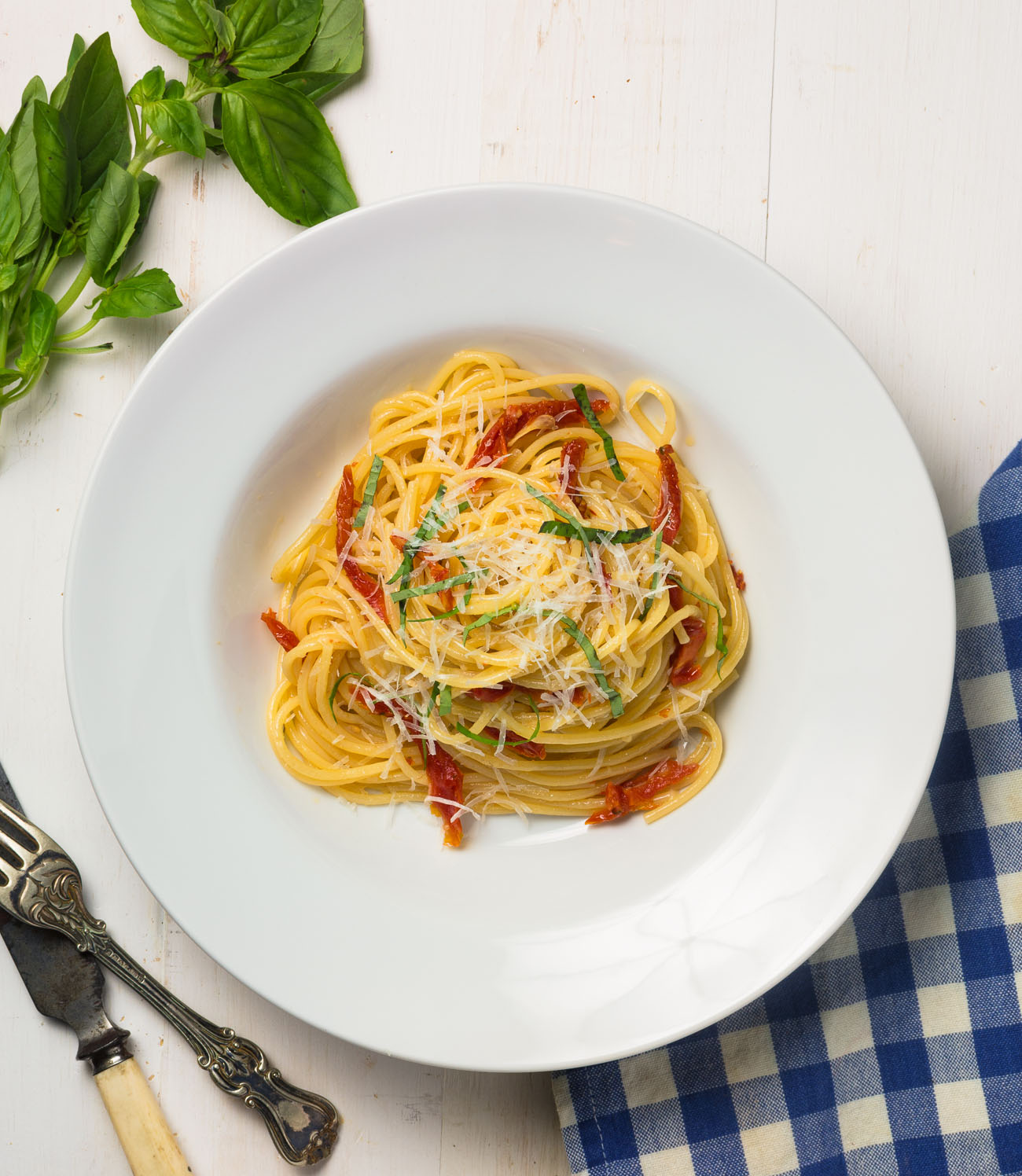 spaghetti with sun-dried tomatoes and pecorino romano - glebe kitchen