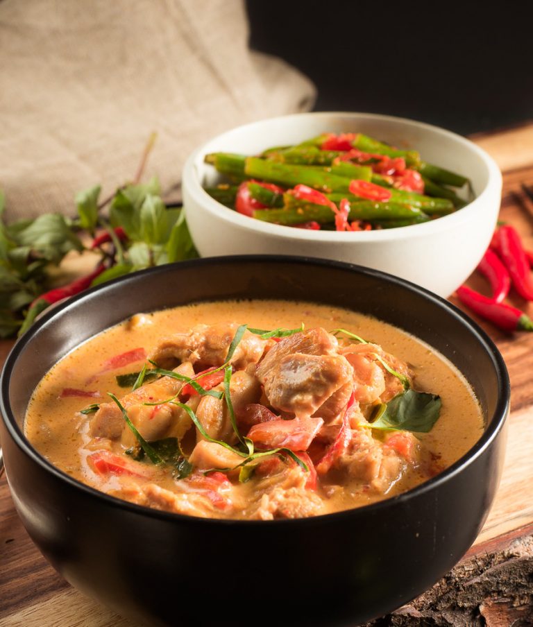thai red chicken curry - glebe kitchen