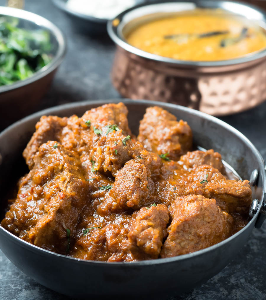 laal maas in a serving bowl