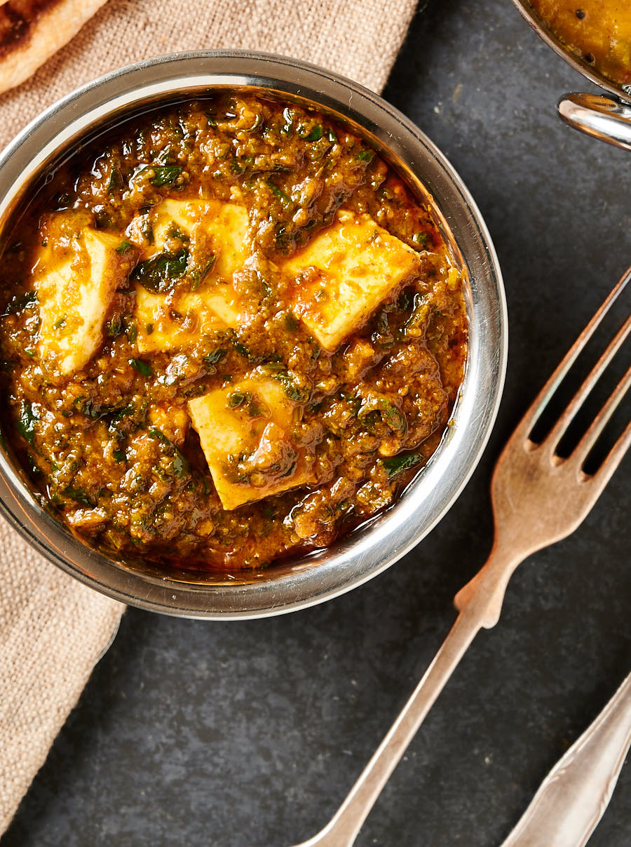 Palak paneer in an Indian bowl from above.