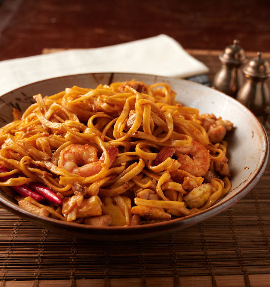 Bowl of mee goreng from the front.