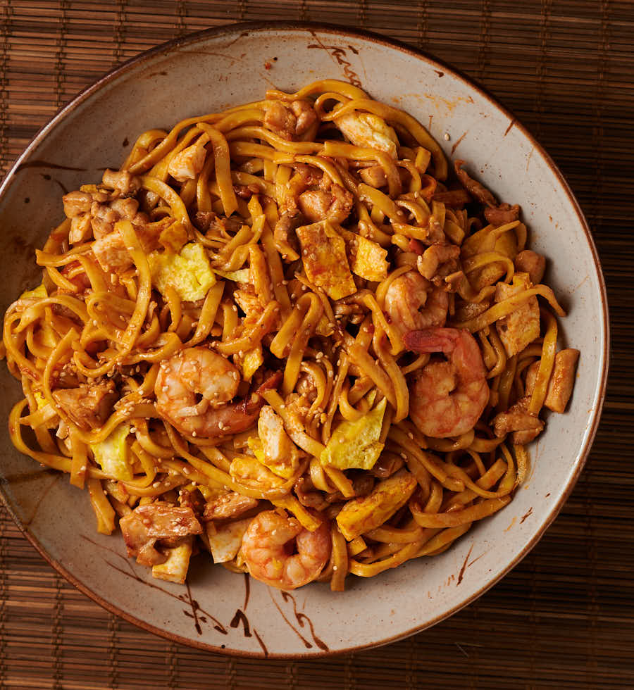 Bowl full of men goreng noodles from above.