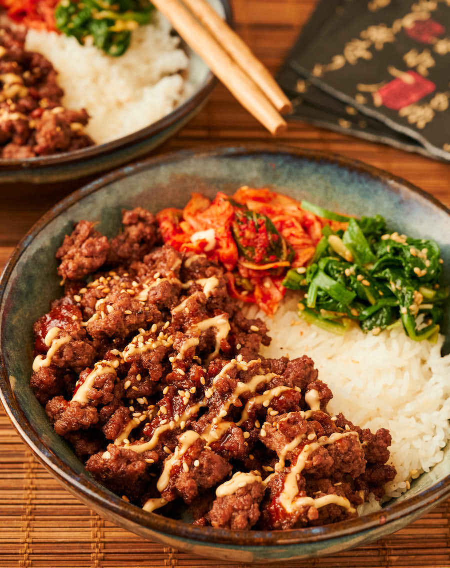 Table scene of Korean beef bowl from the front.