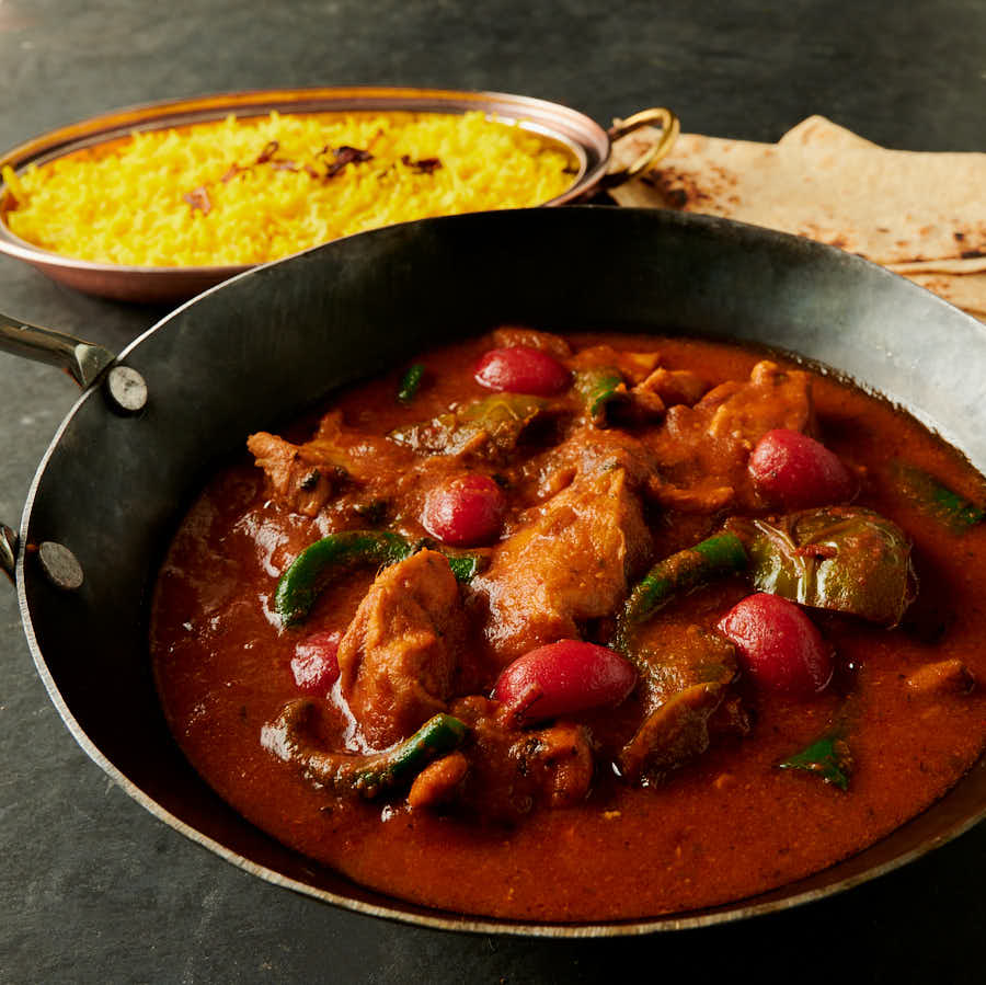 30 minute chicken jalfrezi table scene from the front