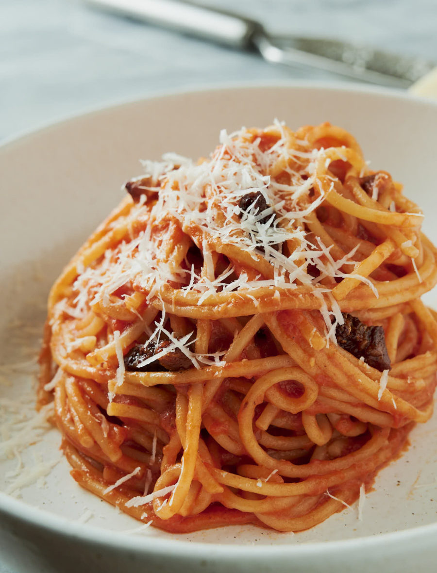 apaghetti all'amatriciana wirled for show